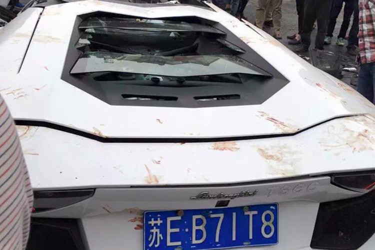 Sieu bo Aventador “tu nan” sau man dau dau xe tai-Hinh-6